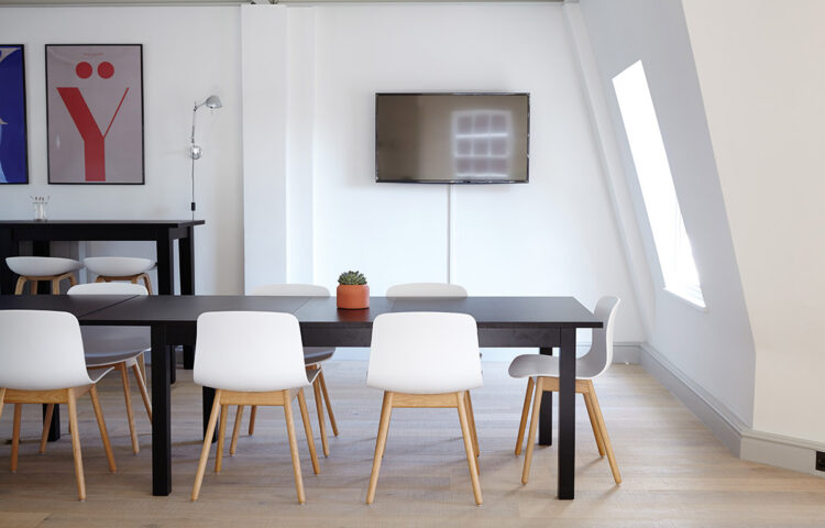 Fetch Ultimate Dining Set for Your Place | Essentia