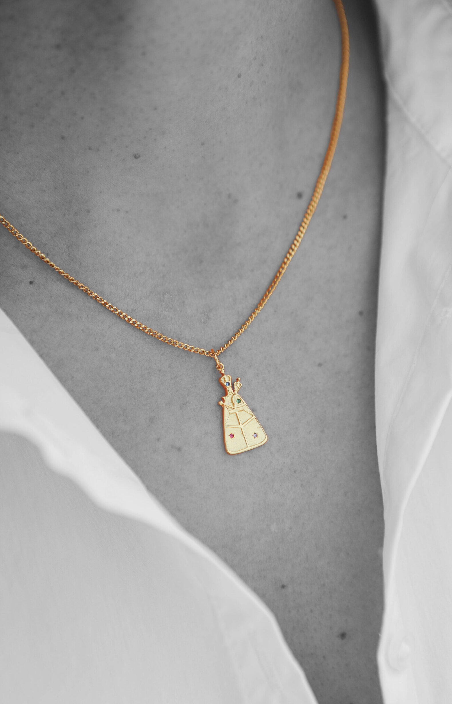 Medalla de la Virgen de Almuñécar Medalla de la Virgen de Almuñécar chapada en oro