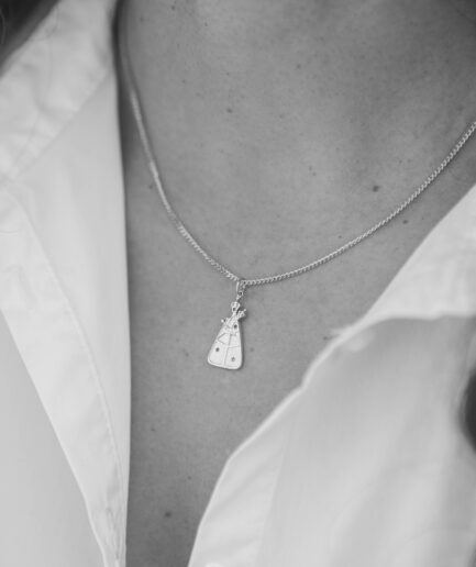 Medalla Virgen de Almuñécar chapada en rodio