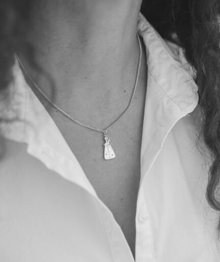 Medalla Virgen de Almuñécar chapada en rodio