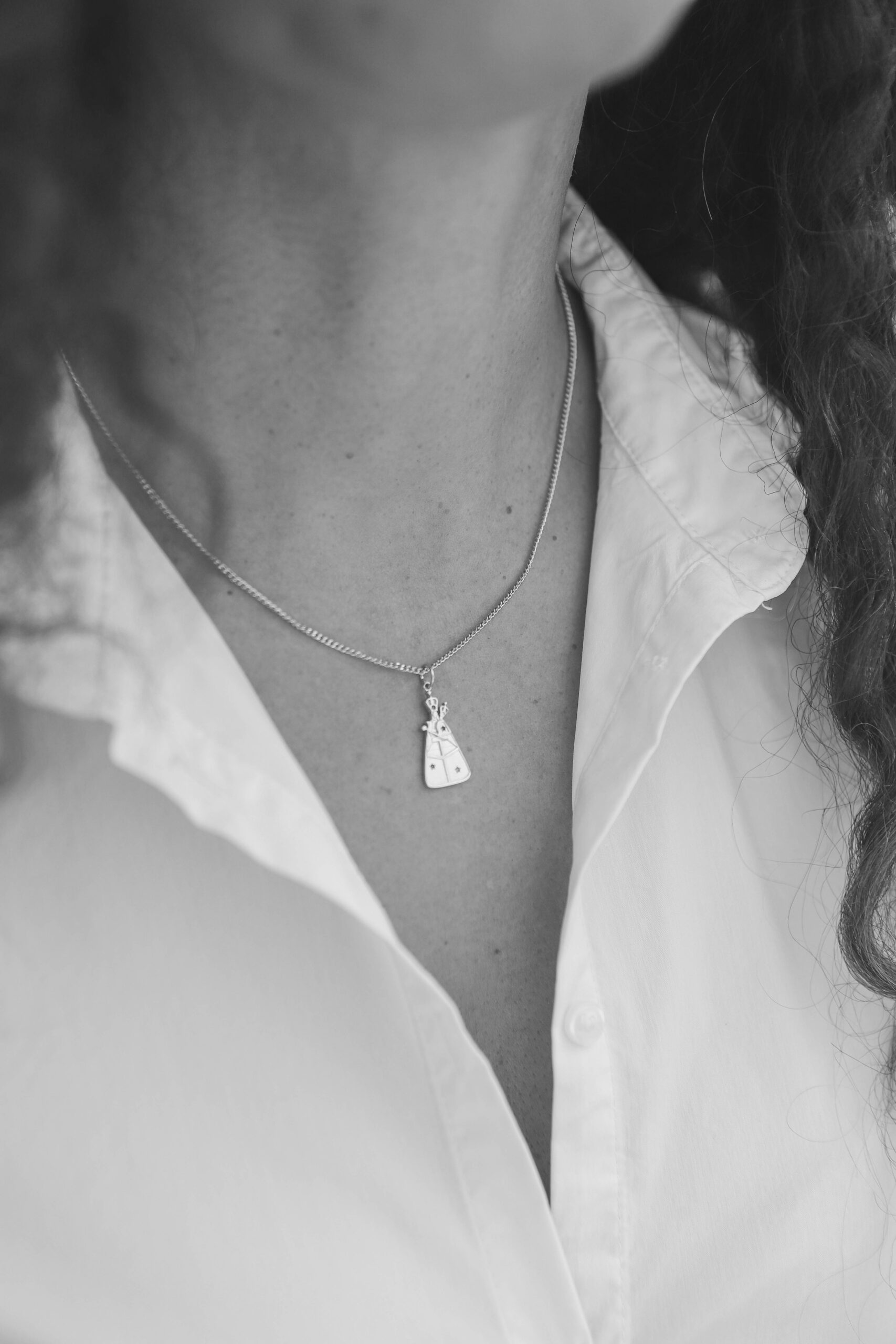 Medalla Virgen de Almuñécar Medalla Virgen de Almuñécar chapada en rodio