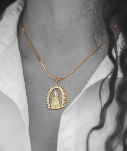 Medalla Virgen de Almuñécar en plata 925 chapada en oro 18k