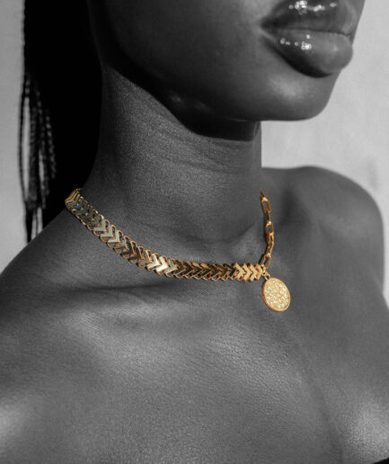 Colgante Regia en oro 18k con circonitas Essentia