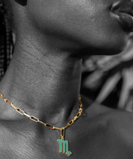 Medalla Escorpio chapada en oro 18k