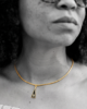Collar Triangular con la Inicial "B" en oro de 18K | Essentia